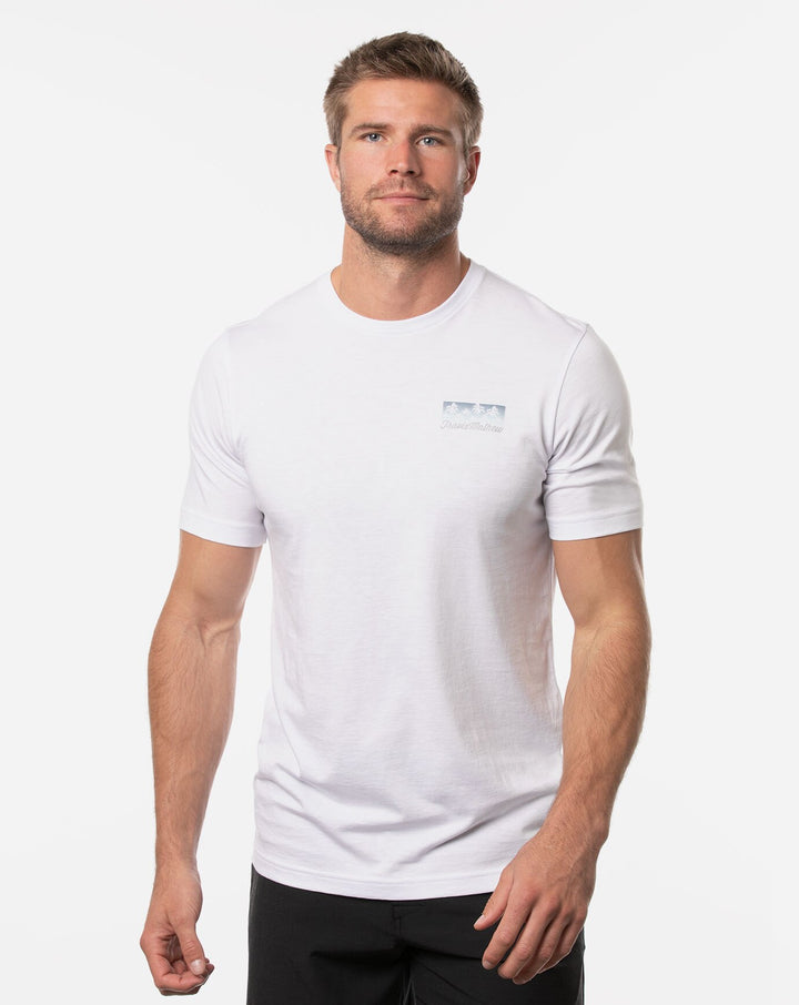 TRAVIS MATHEW MENS BIG MOUTH BASS T-SHIRT - WHITE