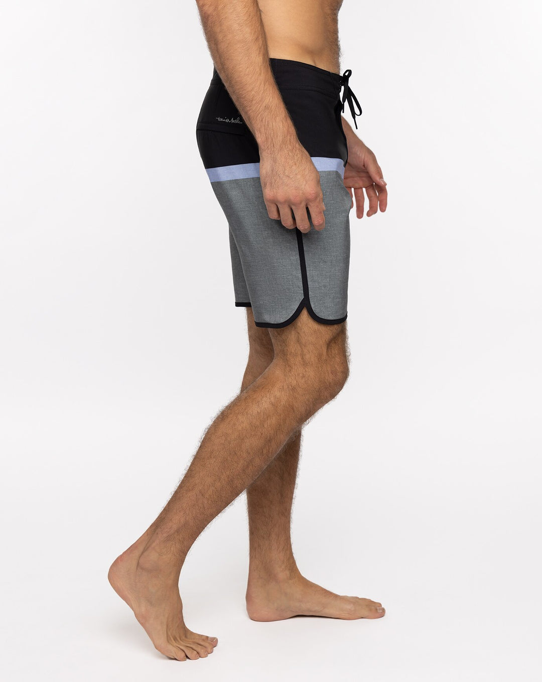 TRAVIS MATHEW MENS LEVEL FIVE HEAT SHORTS - BLACK