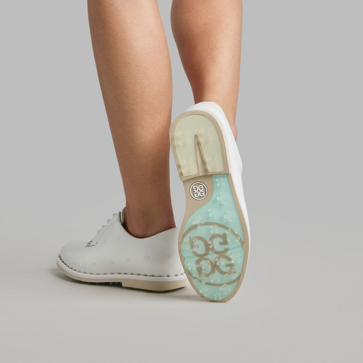 G/FORE WOMEN'S GALLIVANTER STUDDED LEATHER SKULL & TEES GOLF SHOE - SNOW / STONE