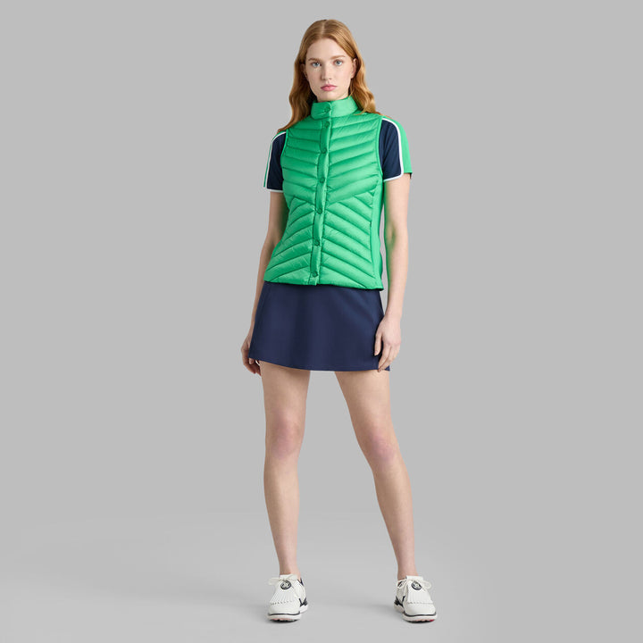 G/FORE WOMEN'S V-DOWN QUILTED STRETCH TECH INTERLOCK VEST - CLOVER