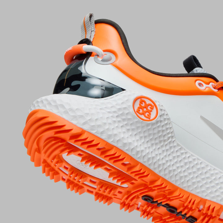 G/FORE MEN'S MG4+ O2 CAMO ACCENT GOLF SHOE - SNOW / SHOCKING ORANGE