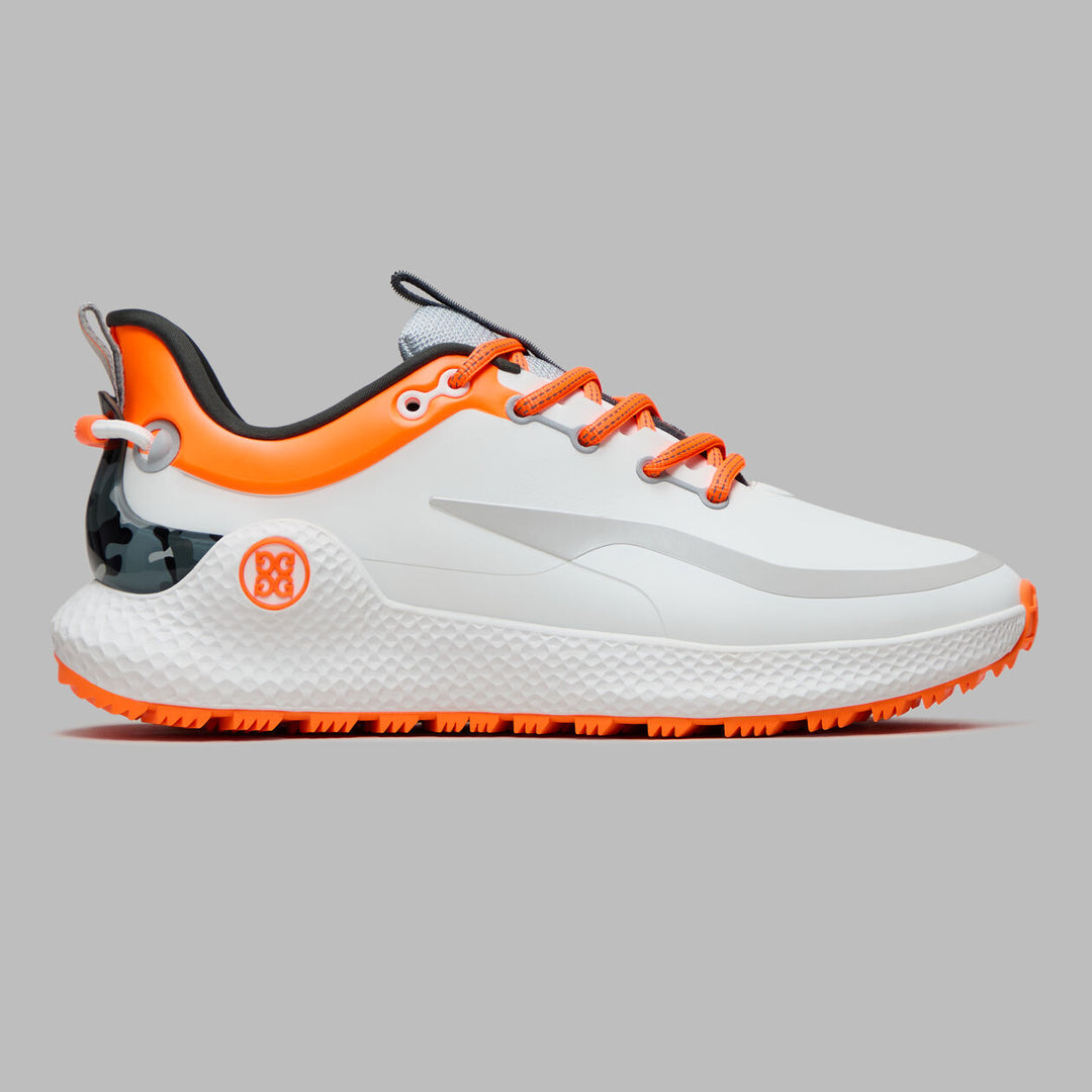 G/FORE MEN'S MG4+ O2 CAMO ACCENT GOLF SHOE - SNOW / SHOCKING ORANGE