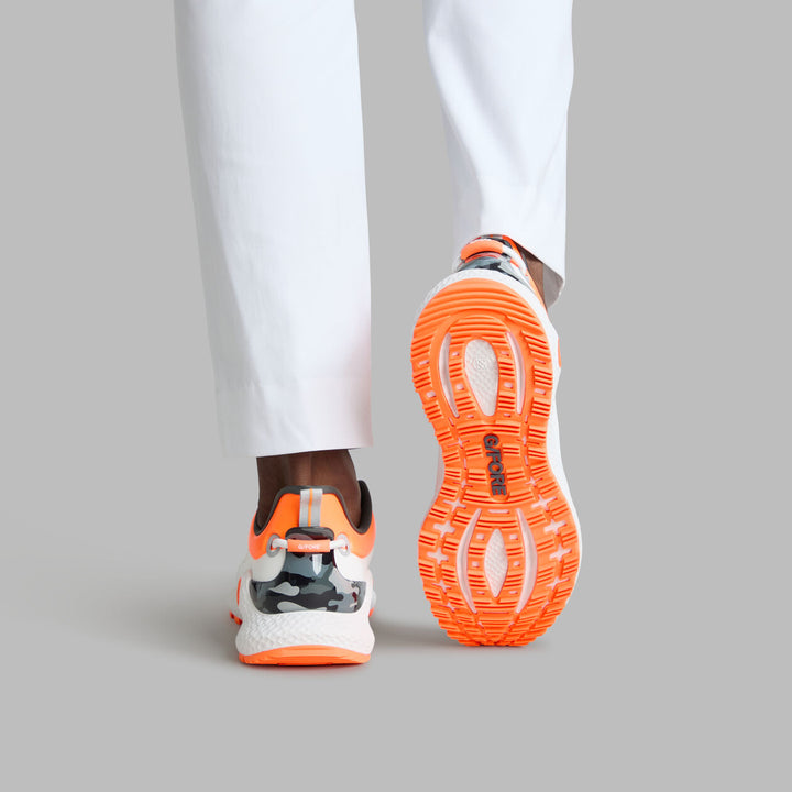 G/FORE MEN'S MG4+ O2 CAMO ACCENT GOLF SHOE - SNOW / SHOCKING ORANGE