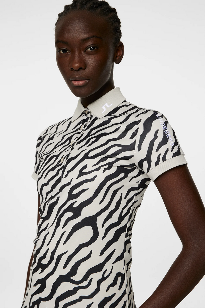 J.Lindeberg Women's TOUR TECH PRINT Polo - TOUR TIGER MOONBEAM