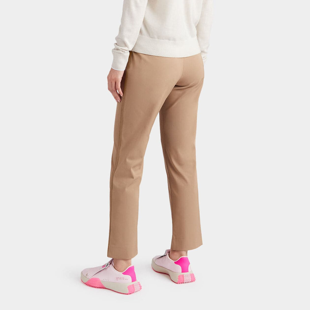 G/FORE WOMEN'S STRETCH TECH TWILL MID RISE STRAIGHT LEG TROUSER  - FAWN